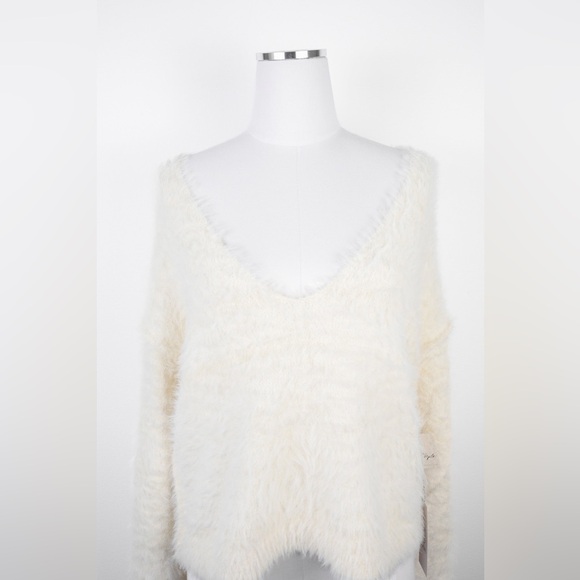 Free People Faux Fur Sweater NWT - Picture 8 of 8